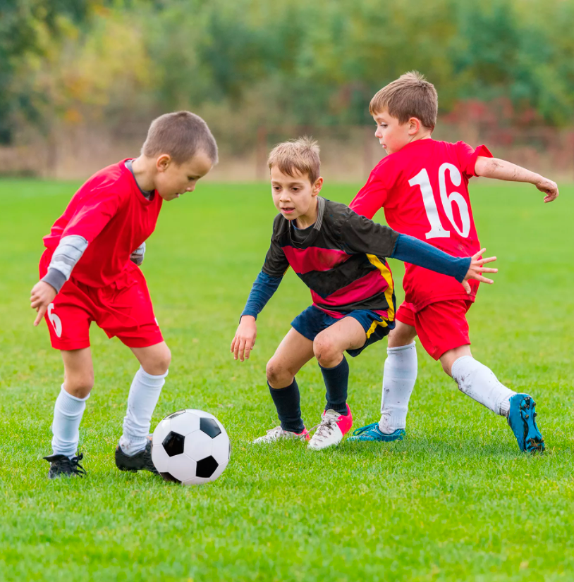Как помочь ребенку начать спортивную карьеру в футболе, если у вас мало средств