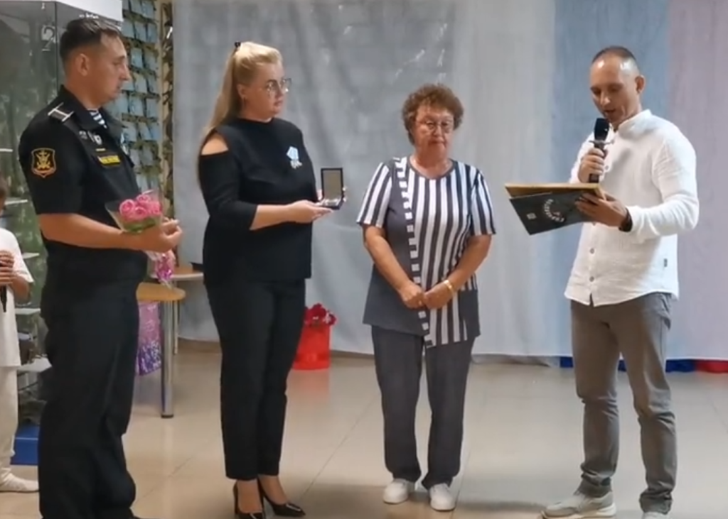 Передача Памятного Наградного Жетона героя СВО гвардии гвардии сержанта Трухина В.С. Передача Памятного Наградного Жетона героя СВО гвардии гвардии сержанта Трухина В.С.
