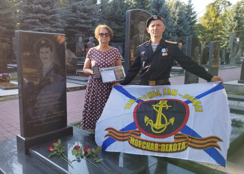 Передача Памятного Наградного Жетона прапорщика Днепровского А.С. (2)